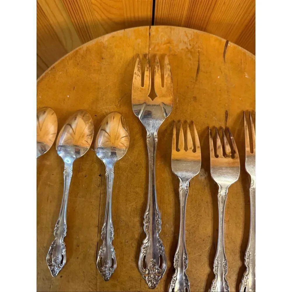 Oneida Real Silverplate Community Brahms 3 Spoons 2 Salad Forks 2 Forks 1Large F